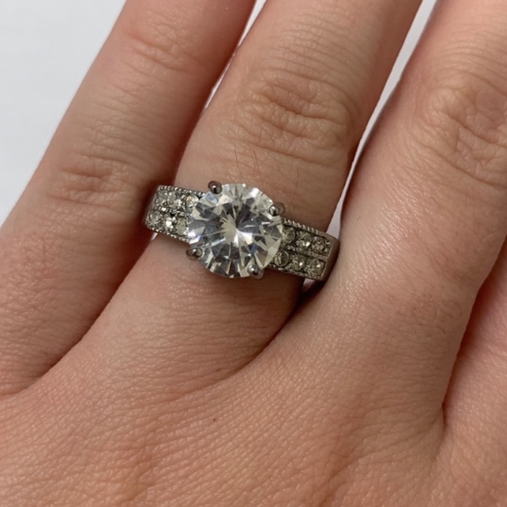 Vintage clear stone ring